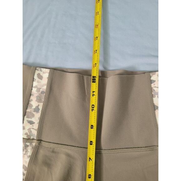 ATHLETA Salutation Stash Pocket High Rise 7/8 Leggings Size 1X Beige Workout Gym - Picture 9 of 10